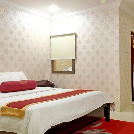 3 Putra Bi Executive Hotel Jakarta Exterior photo