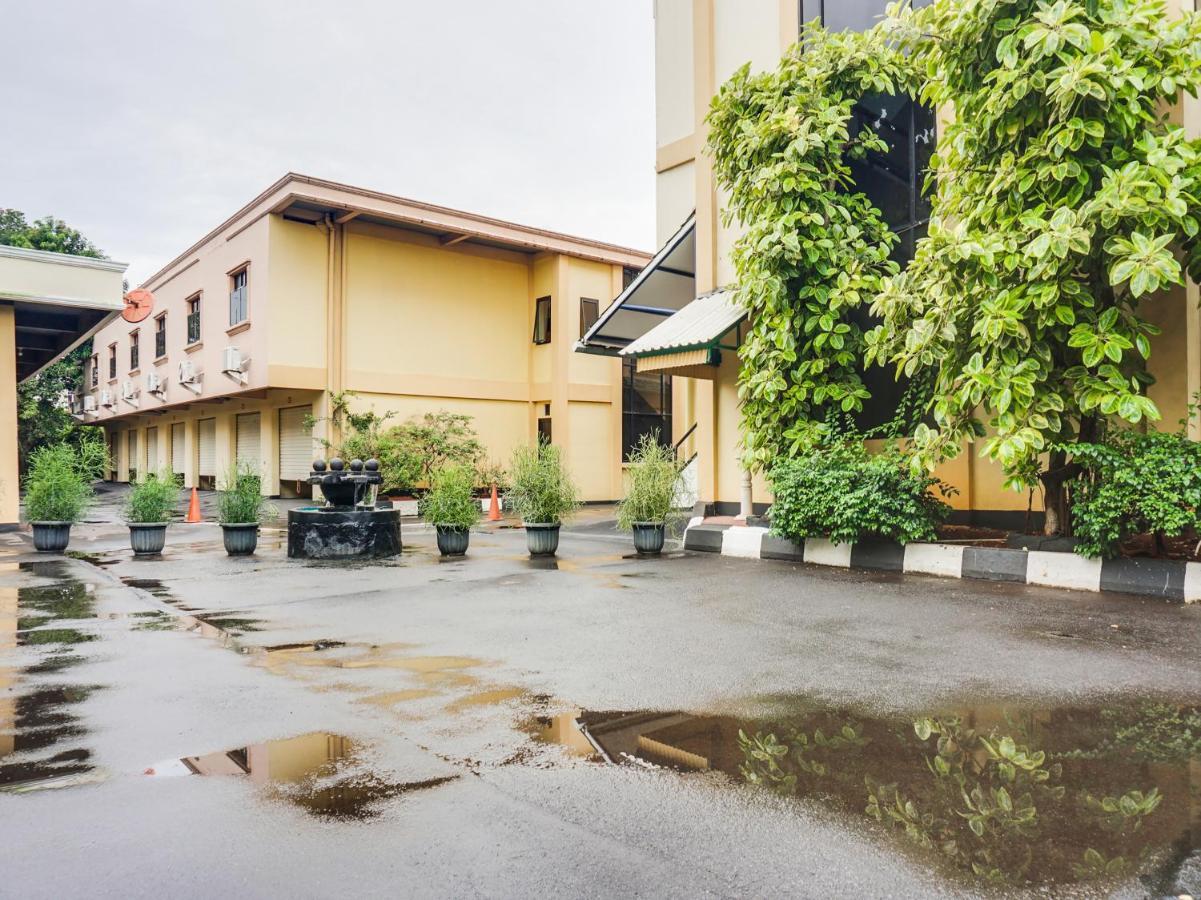 3 Putra Bi Executive Hotel Jakarta Exterior photo