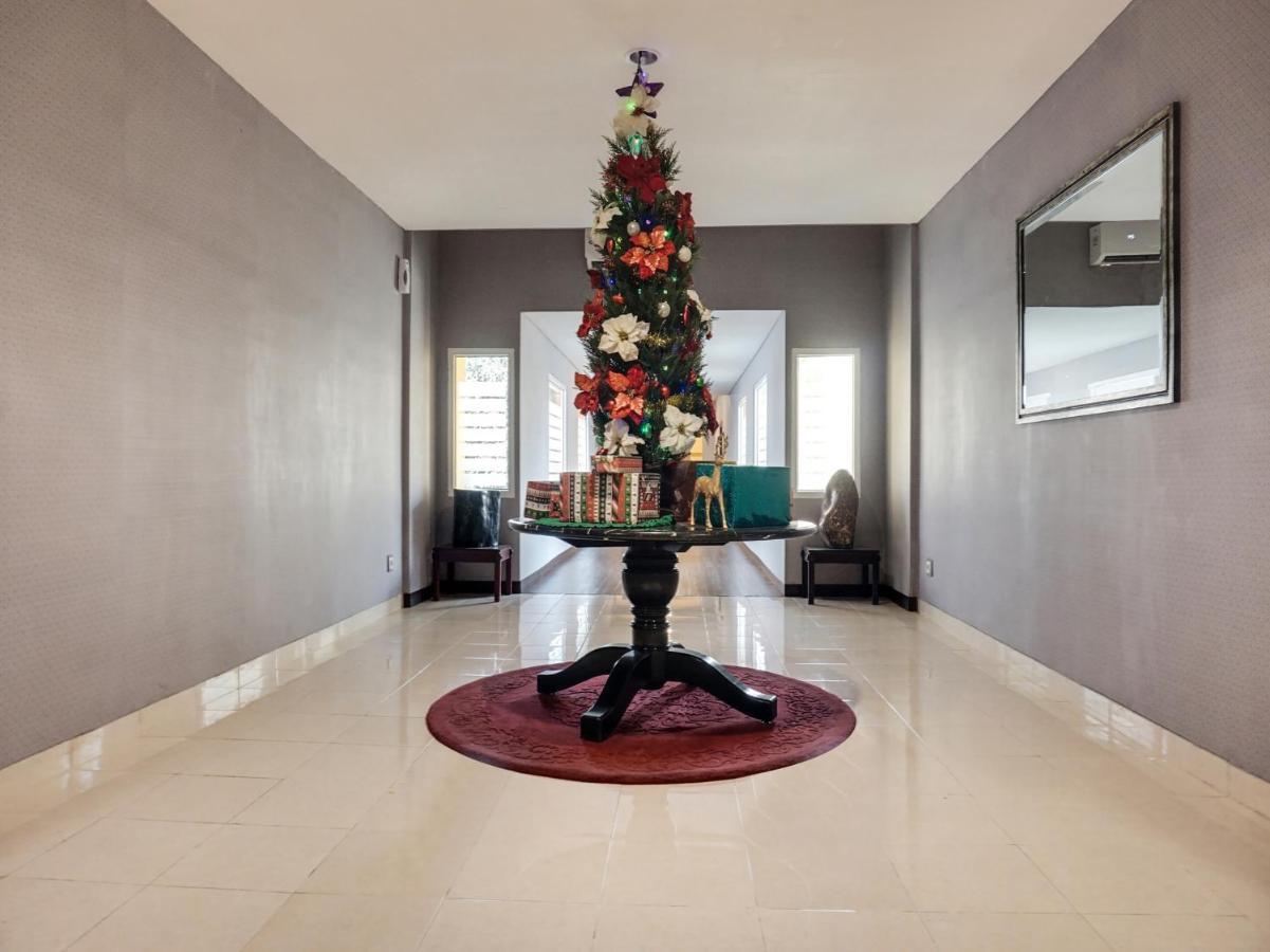 3 Putra Bi Executive Hotel Jakarta Exterior photo