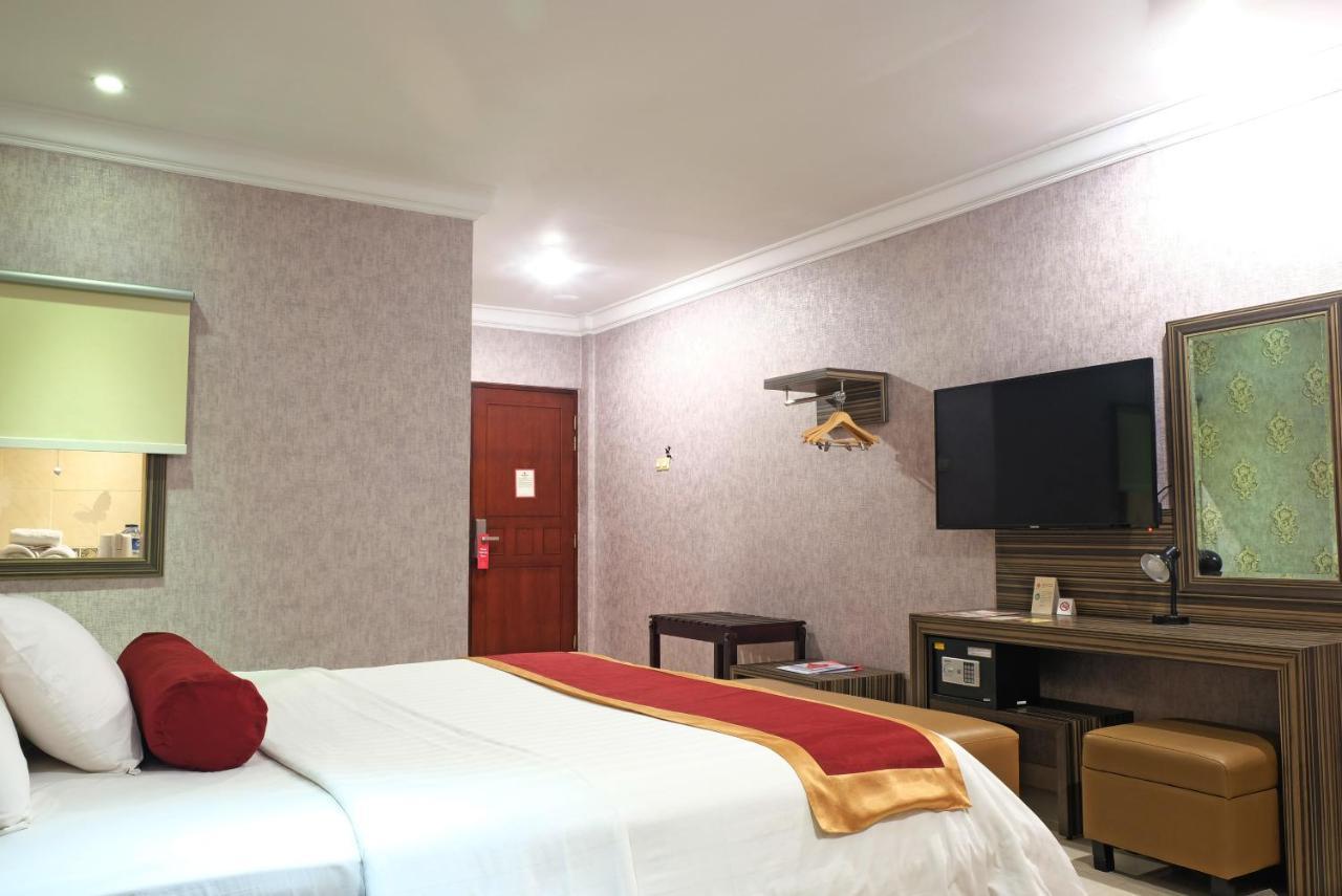 3 Putra Bi Executive Hotel Jakarta Exterior photo