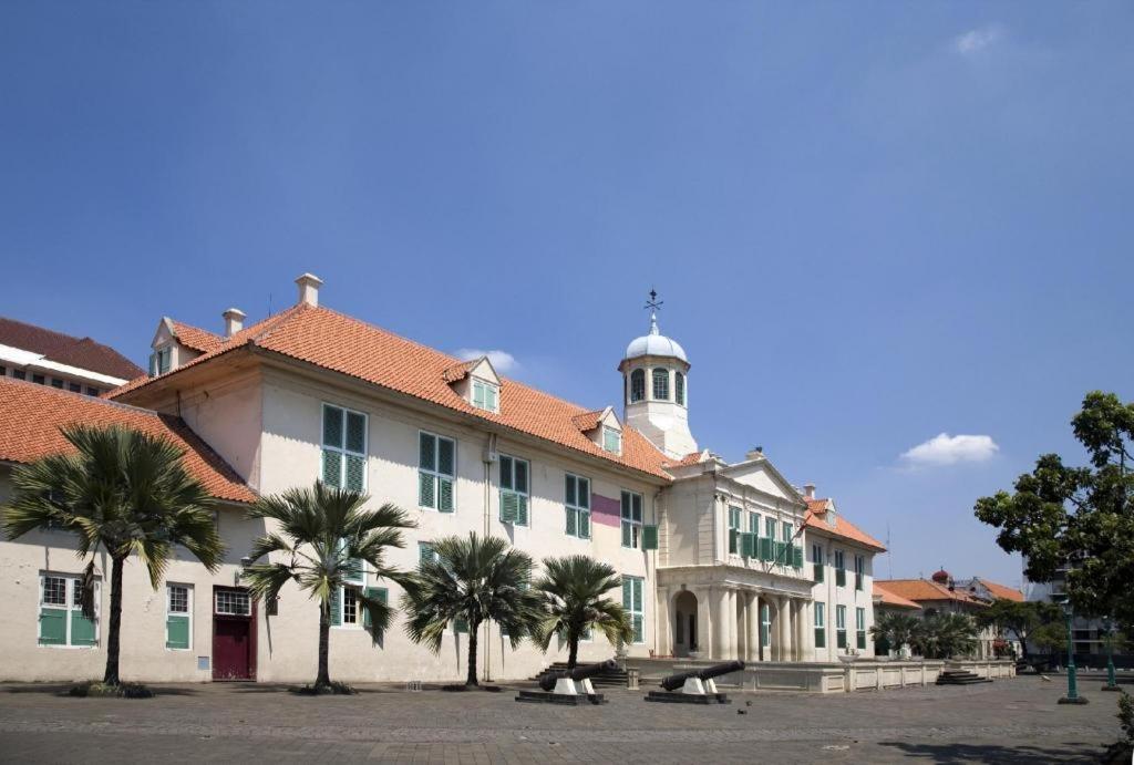 3 Putra Bi Executive Hotel Jakarta Exterior photo